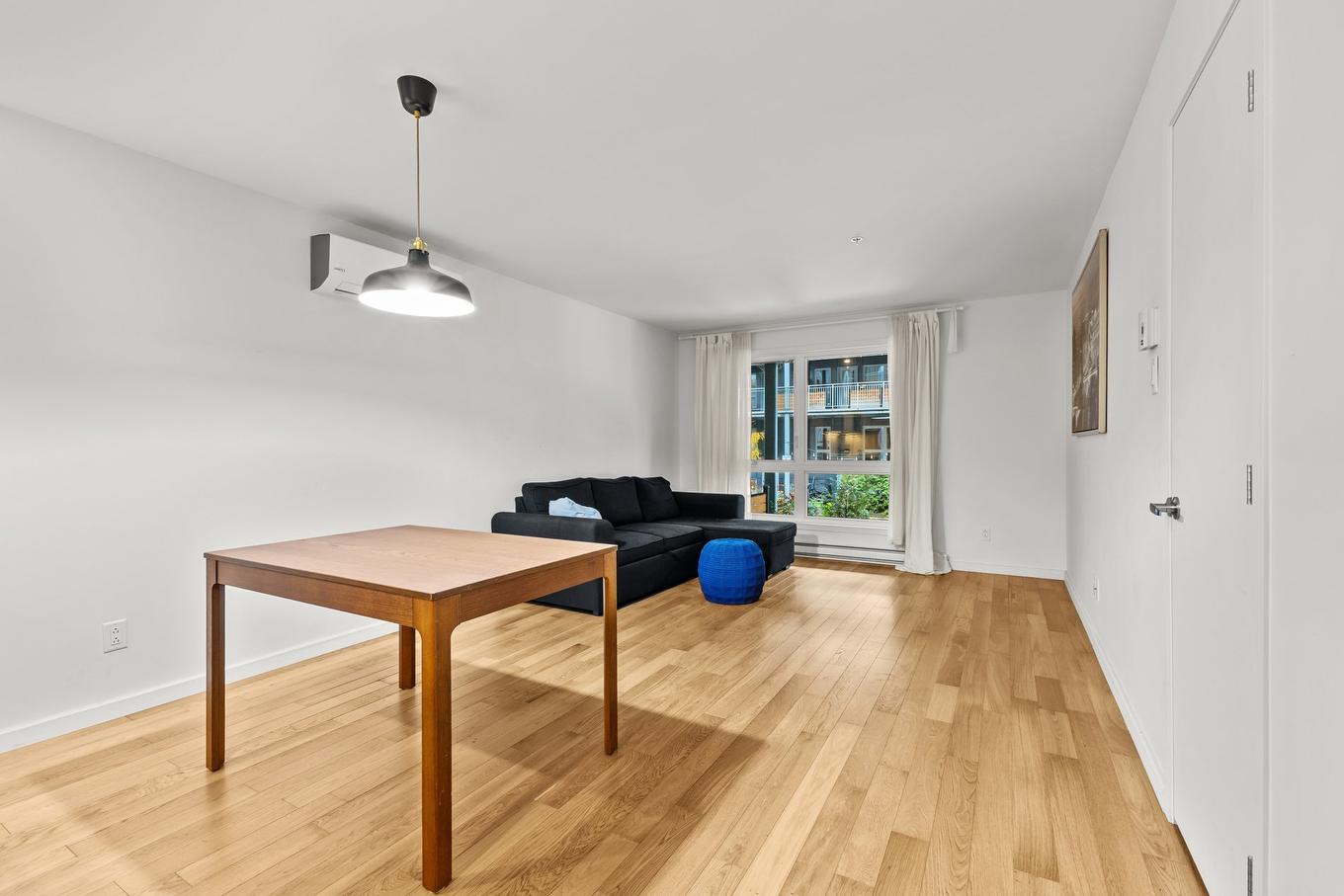 Living room - 558 Rue Nicolet, Montréal (Mercier/Hochelaga-Maisonneuve), QC - Indoor Photo Showing Other Room