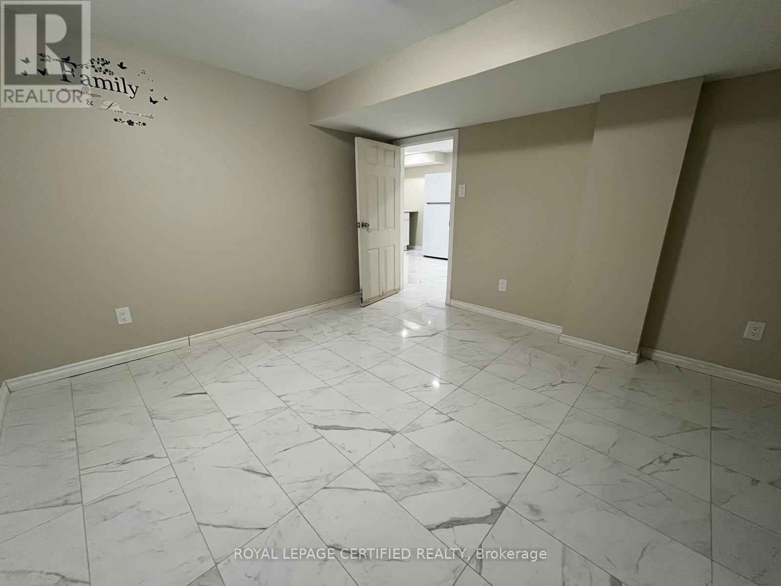531 Scenic Drive, Hamilton, ON - Indoor Photo Showing Other Room