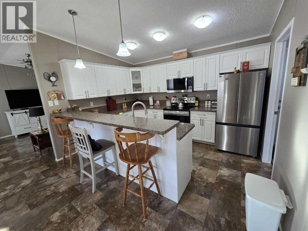 4916 49 Street, Botha, AB - Indoor Photo Showing Kitchen With Upgraded Kitchen