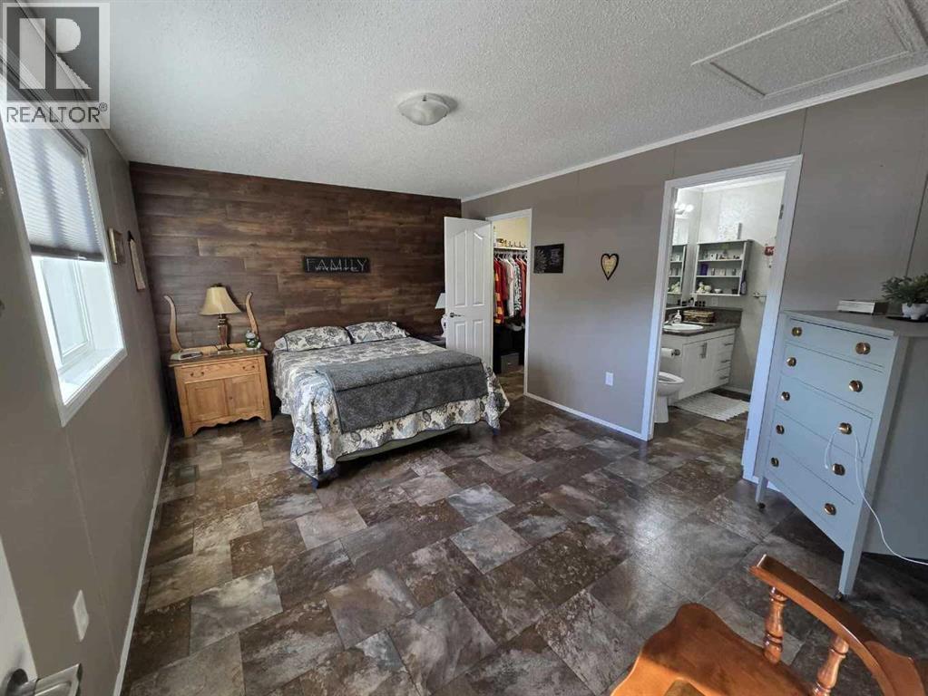 4916 49 Street, Botha, AB - Indoor Photo Showing Bedroom