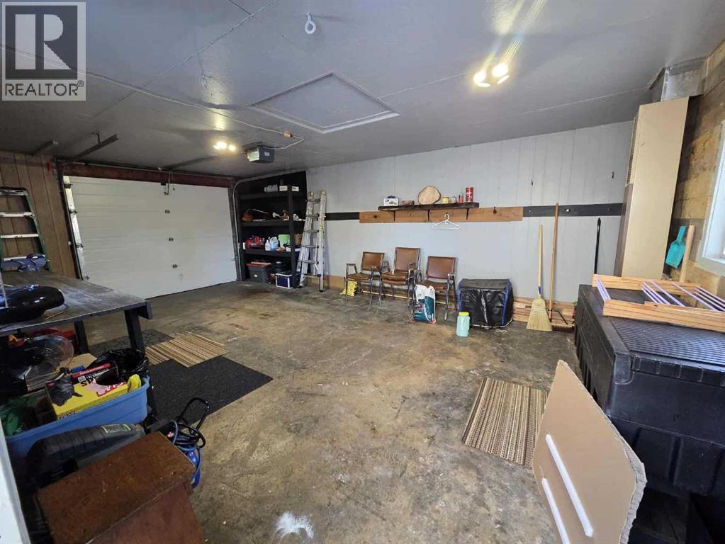 4916 49 Street, Botha, AB - Indoor Photo Showing Garage