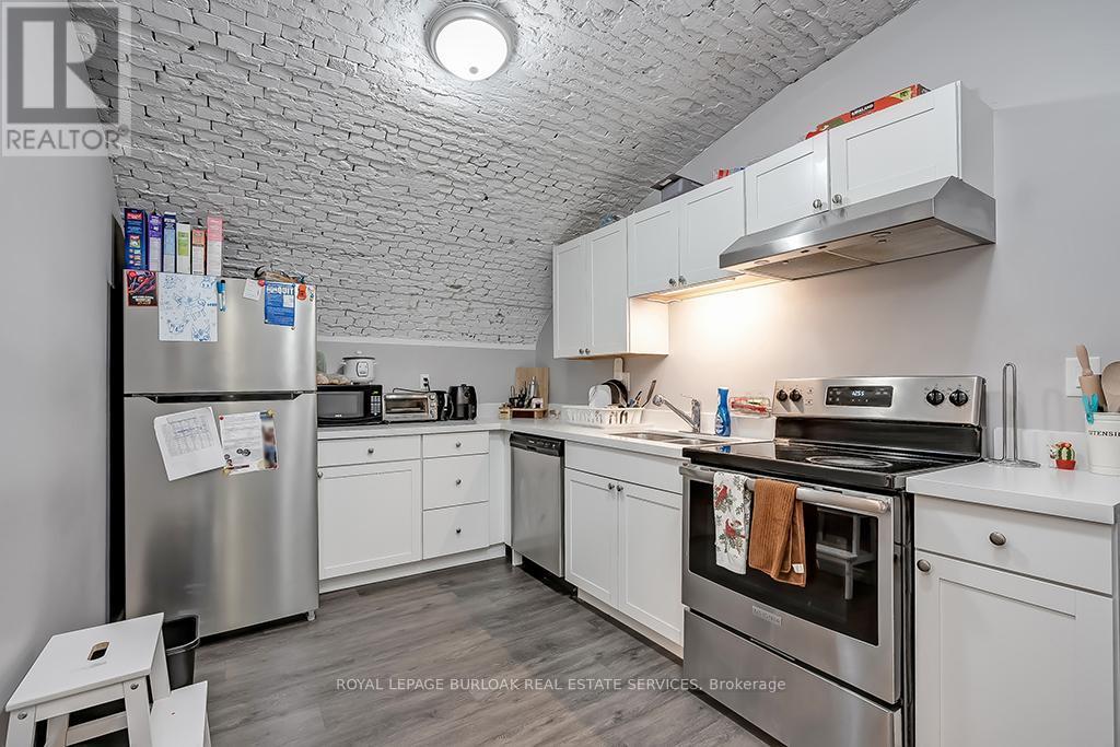 50 Sanders Boulevard, Hamilton, ON - Indoor Photo Showing Kitchen