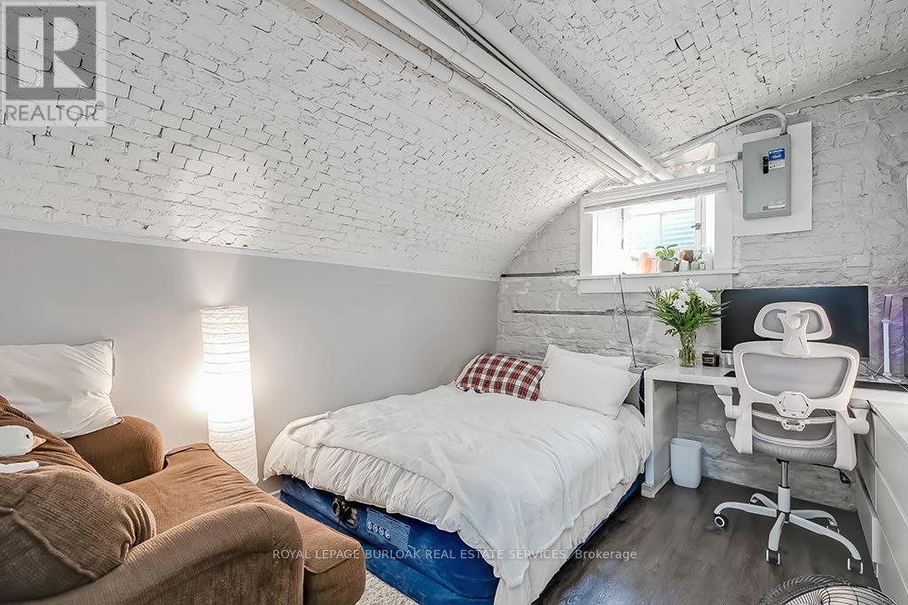 50 Sanders Boulevard, Hamilton, ON - Indoor Photo Showing Bedroom