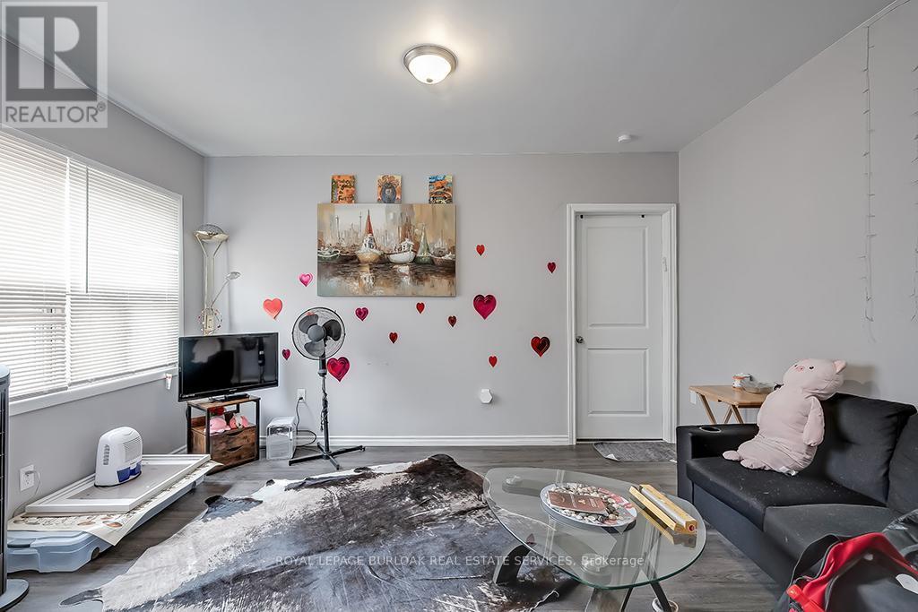 50 Sanders Boulevard, Hamilton, ON