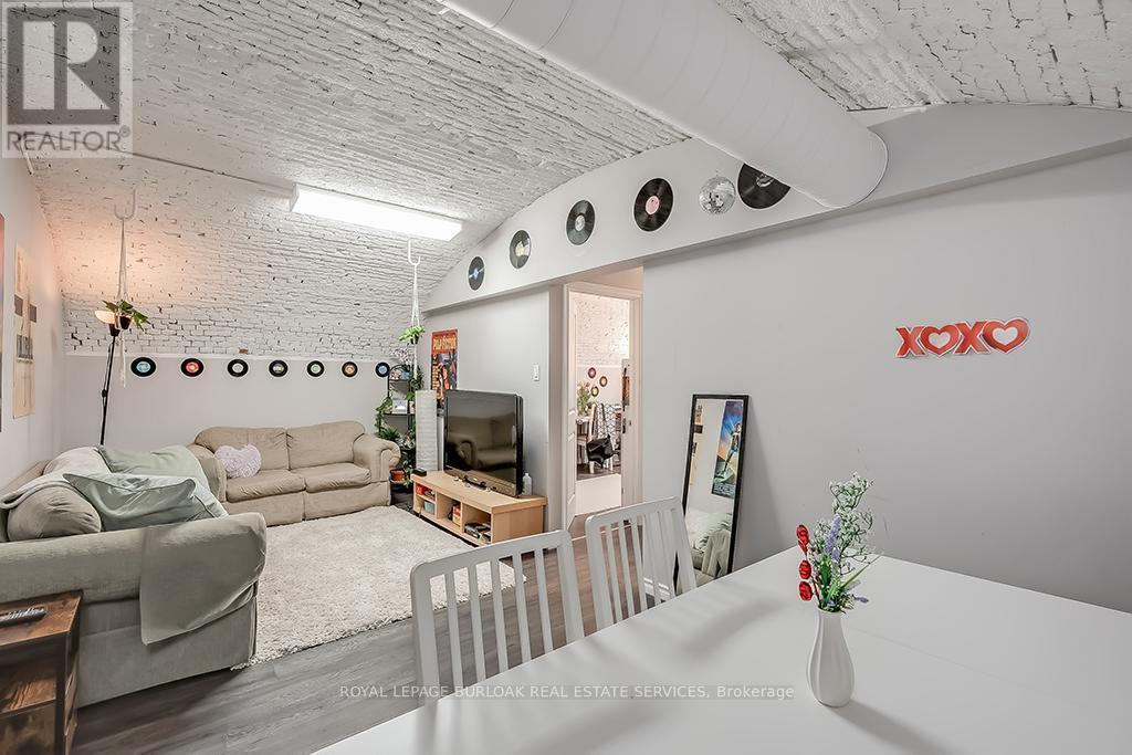 50 Sanders Boulevard, Hamilton, ON