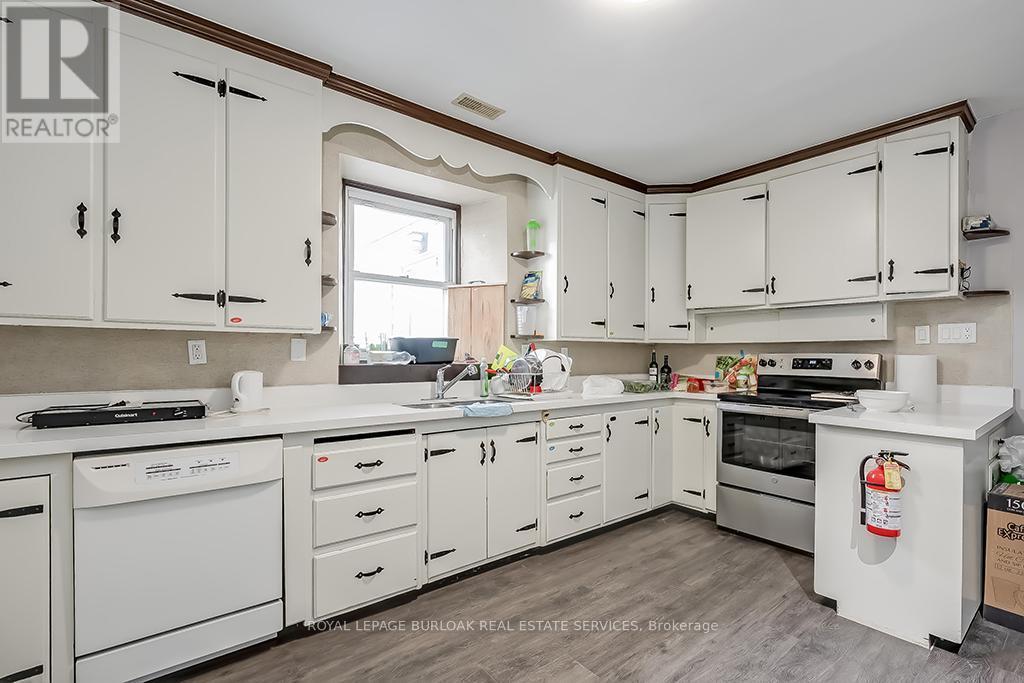 50 Sanders Boulevard, Hamilton, ON - Indoor Photo Showing Kitchen