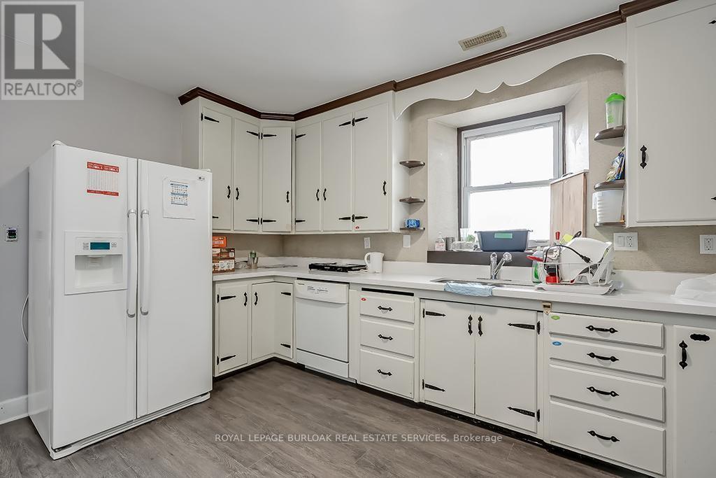 50 Sanders Boulevard, Hamilton, ON - Indoor Photo Showing Kitchen With Double Sink