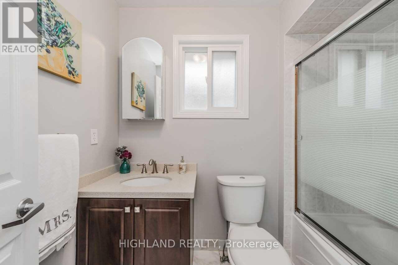 4566 Longmoor Road, Mississauga, ON - Indoor Photo Showing Bathroom