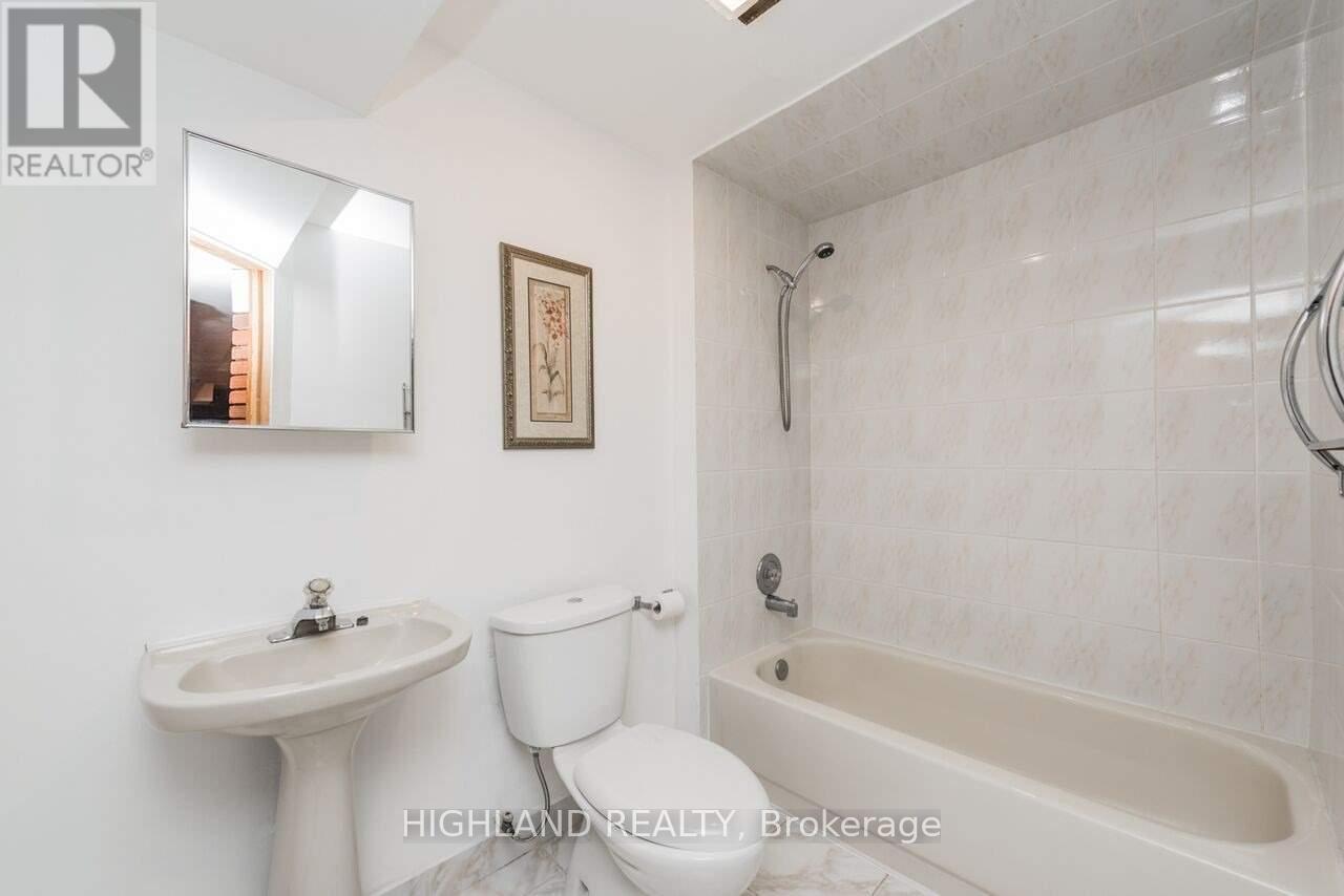 4566 Longmoor Road, Mississauga, ON - Indoor Photo Showing Bathroom