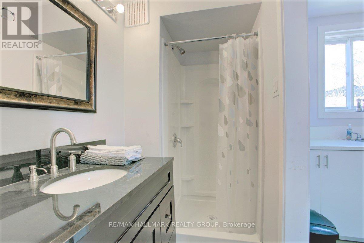 115 Carruthers Avenue, Ottawa, ON - Indoor Photo Showing Bathroom