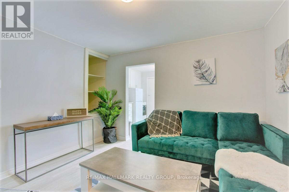 115 Carruthers Avenue, Ottawa, ON - Indoor Photo Showing Living Room