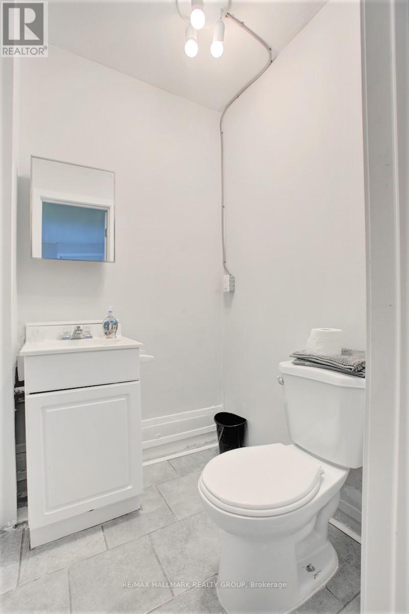115 Carruthers Avenue, Ottawa, ON - Indoor Photo Showing Bathroom