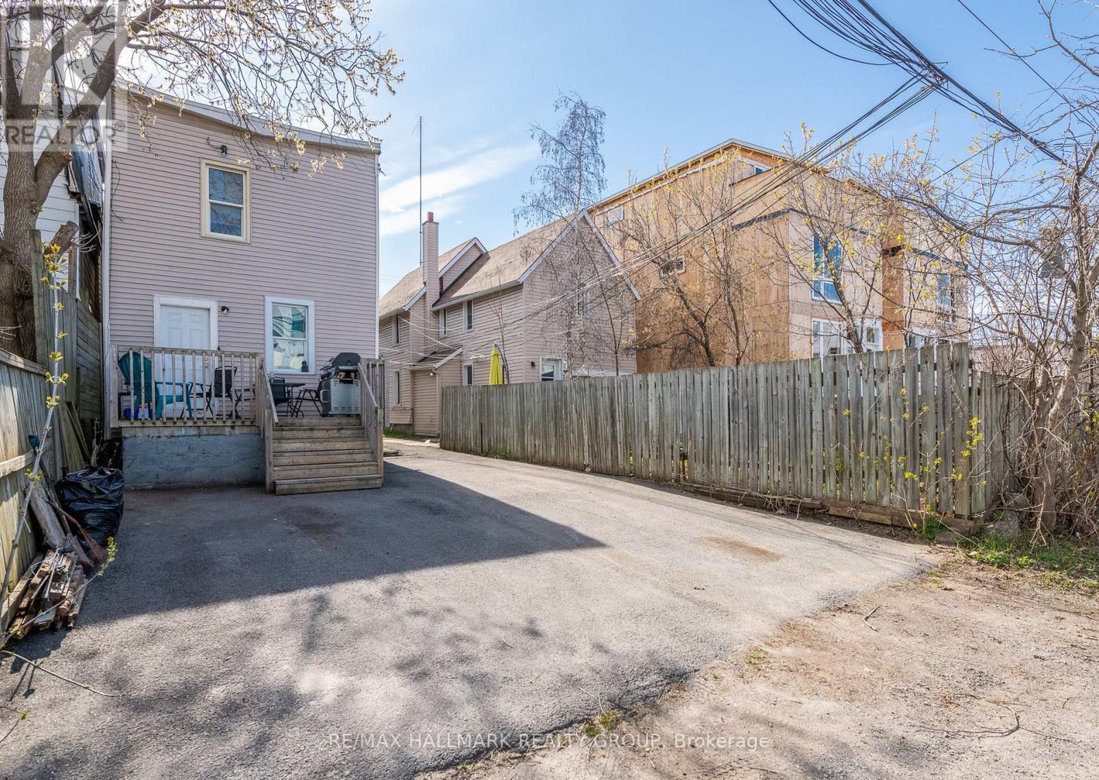 2-3 Parking spaces in Hintonburg - 115 Carruthers Avenue, Ottawa, ON - Outdoor