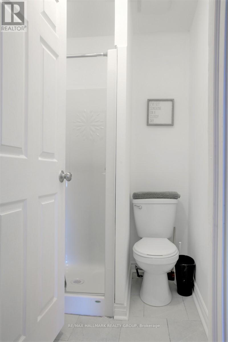 115 Carruthers Avenue, Ottawa, ON - Indoor Photo Showing Bathroom