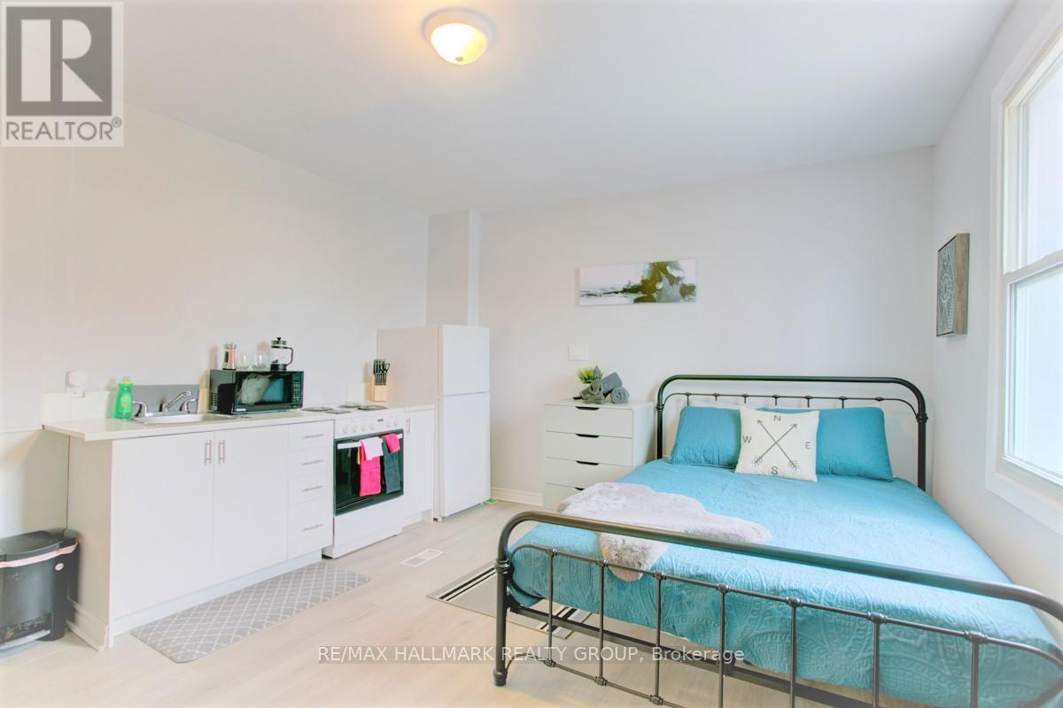 115 Carruthers Avenue, Ottawa, ON - Indoor Photo Showing Bedroom