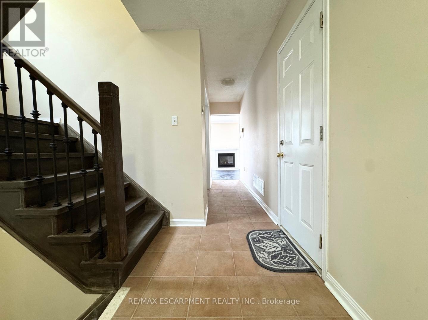 2218 Shadetree Avenue, Burlington, ON - Indoor Photo Showing Other Room