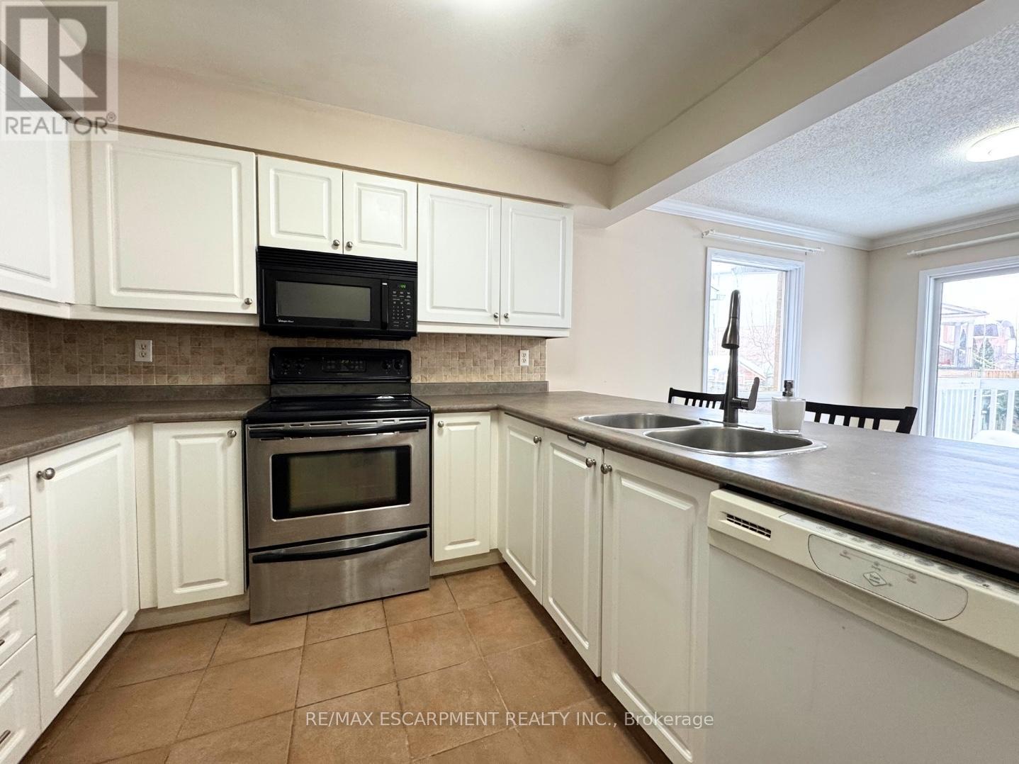 2218 Shadetree Avenue, Burlington, ON - Indoor Photo Showing Kitchen With Double Sink