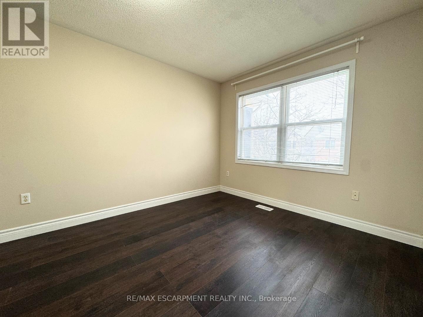 2218 Shadetree Avenue, Burlington, ON - Indoor Photo Showing Other Room