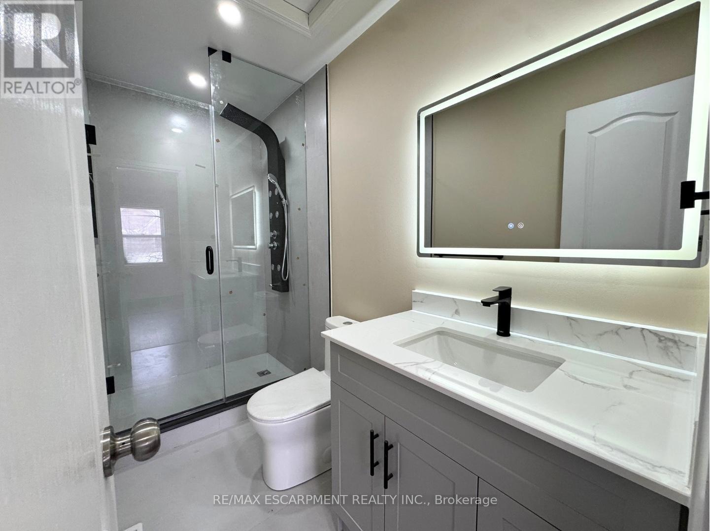 2218 Shadetree Avenue, Burlington, ON - Indoor Photo Showing Bathroom