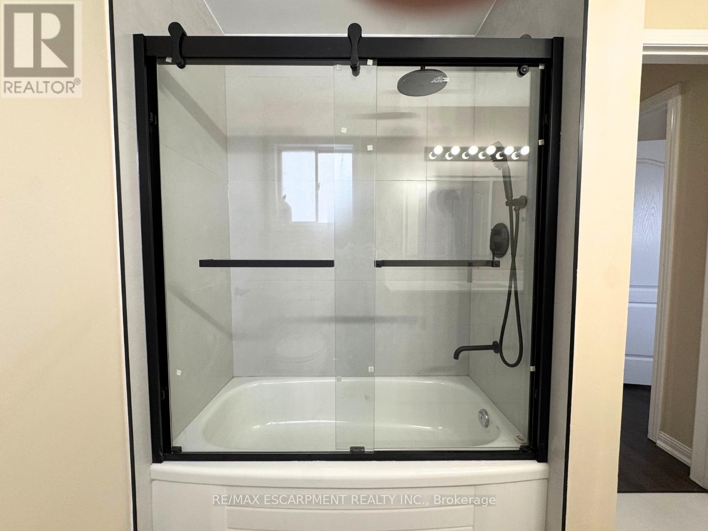 2218 Shadetree Avenue, Burlington, ON - Indoor