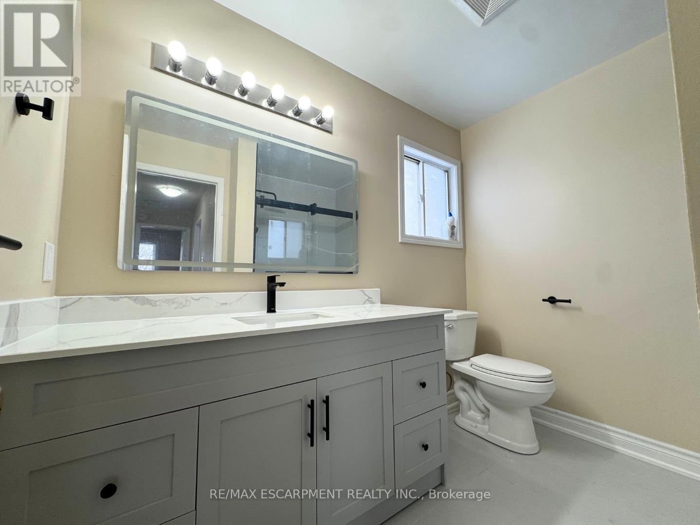 2218 Shadetree Avenue, Burlington, ON - Indoor Photo Showing Bathroom