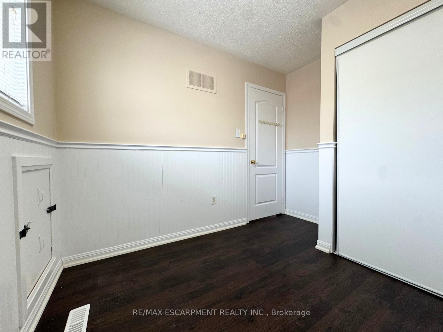 2218 Shadetree Avenue, Burlington, ON - Indoor Photo Showing Other Room