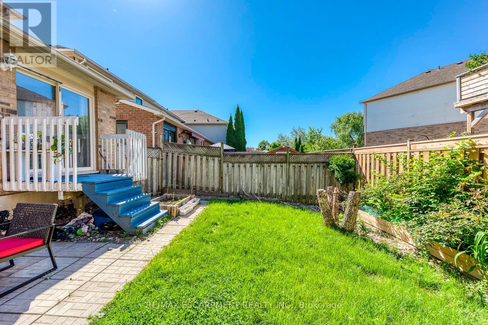 2218 Shadetree Avenue, Burlington, ON - Outdoor