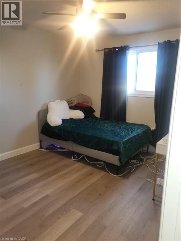 18 Rosewell Street, Hamilton, ON - Indoor Photo Showing Bedroom