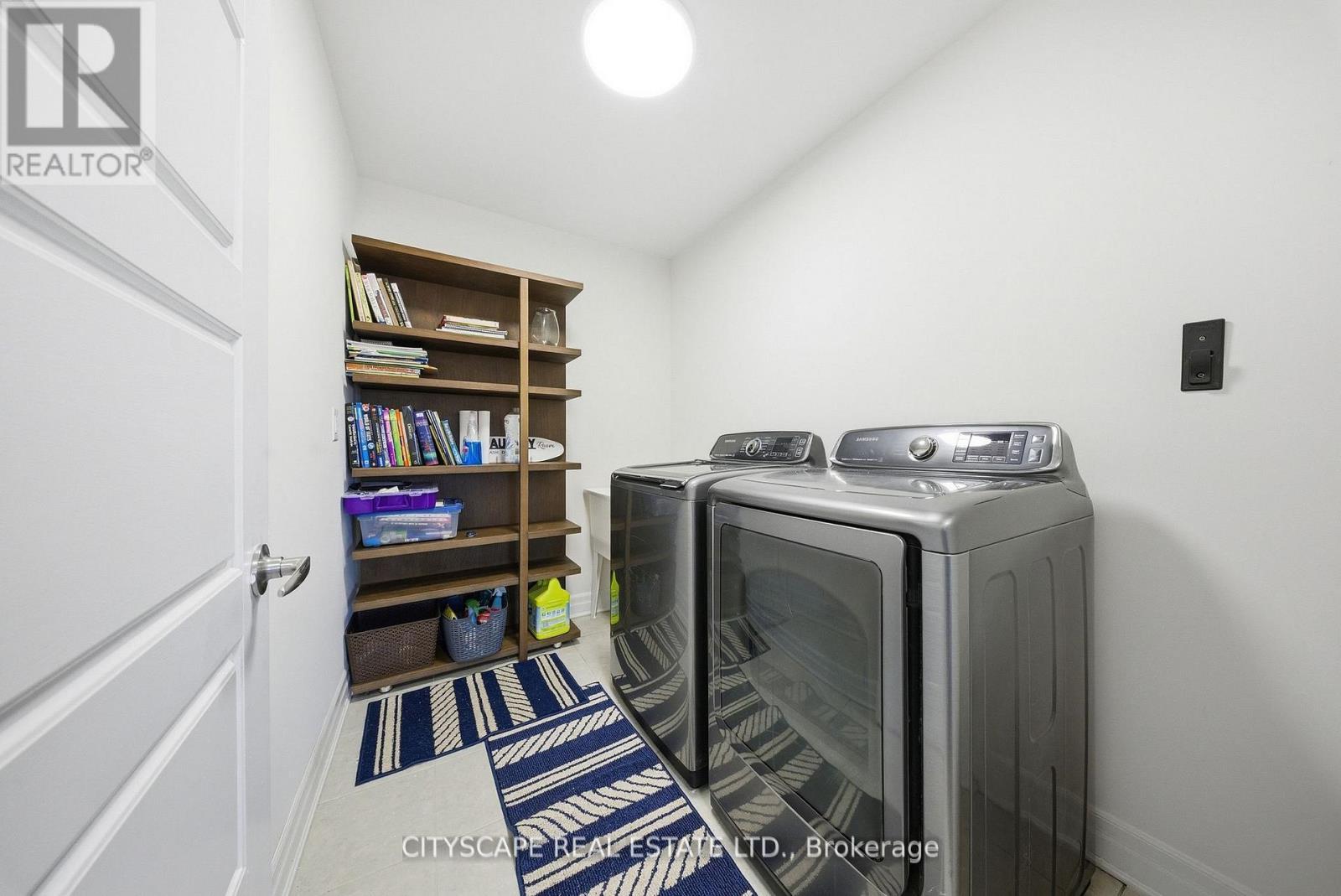 28 Celano Drive, Hamilton, ON - Indoor Photo Showing Laundry Room