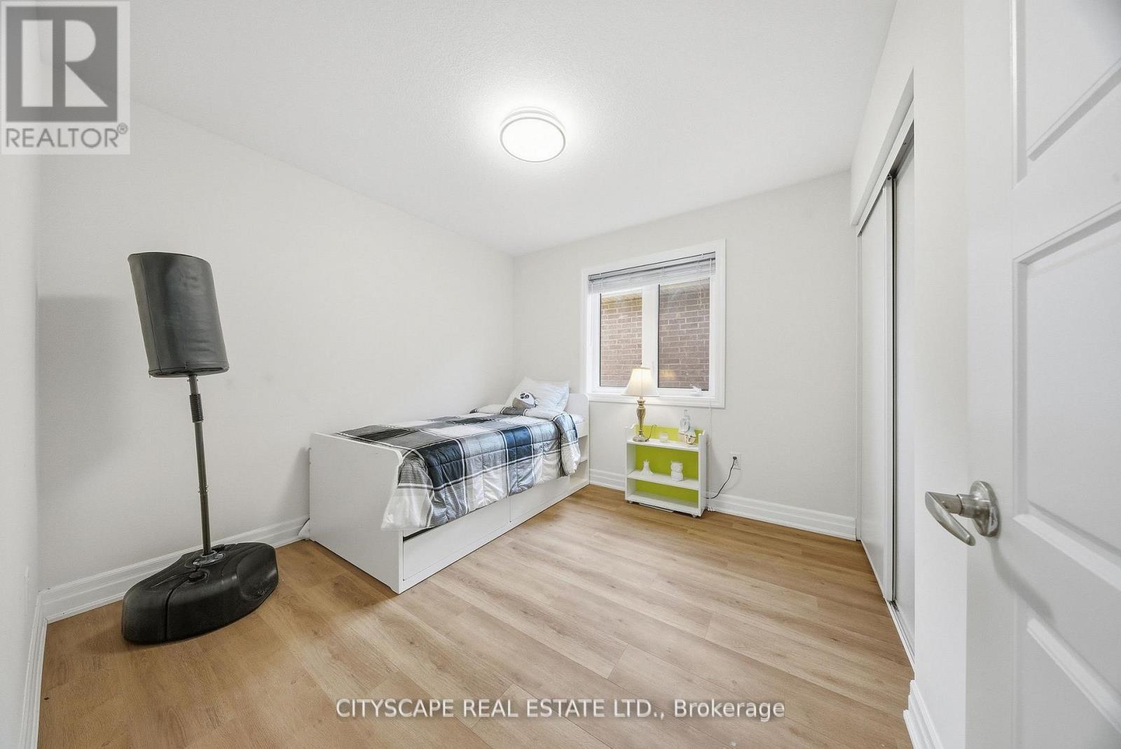 28 Celano Drive, Hamilton, ON - Indoor Photo Showing Bedroom
