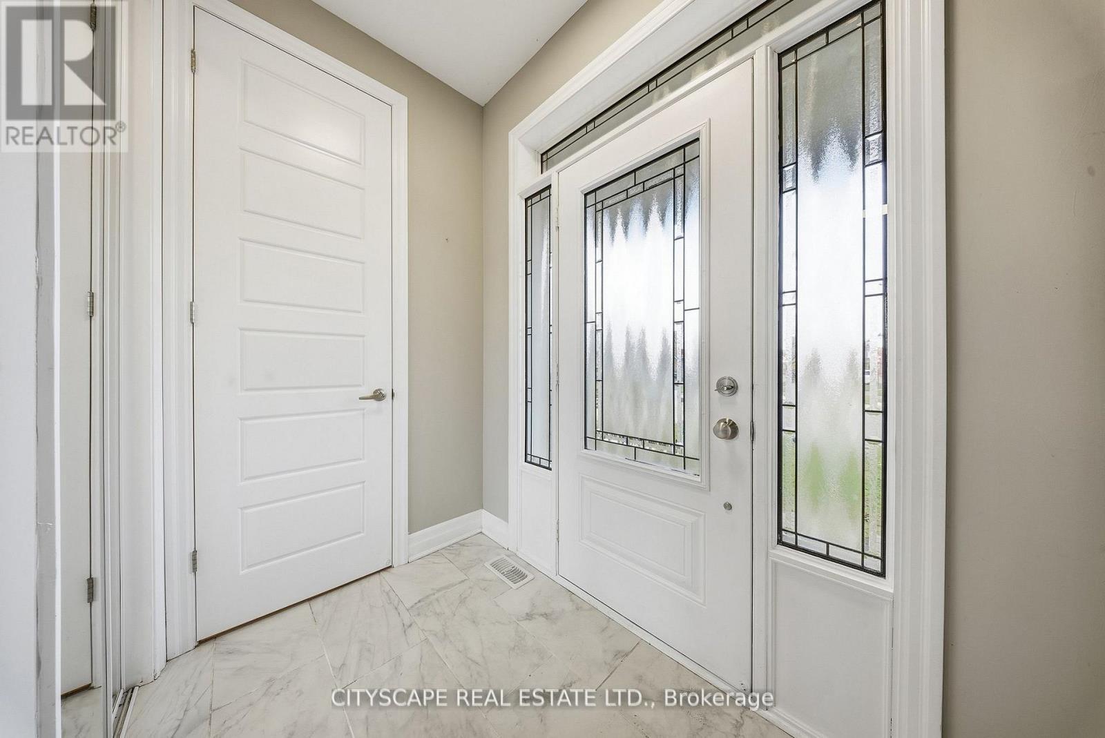 28 Celano Drive, Hamilton, ON - Indoor Photo Showing Other Room