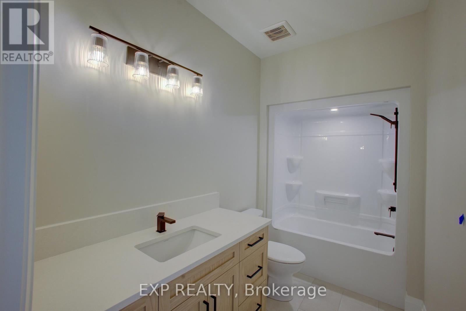 93 Bedell Drive, Mapleton, ON - Indoor Photo Showing Bathroom