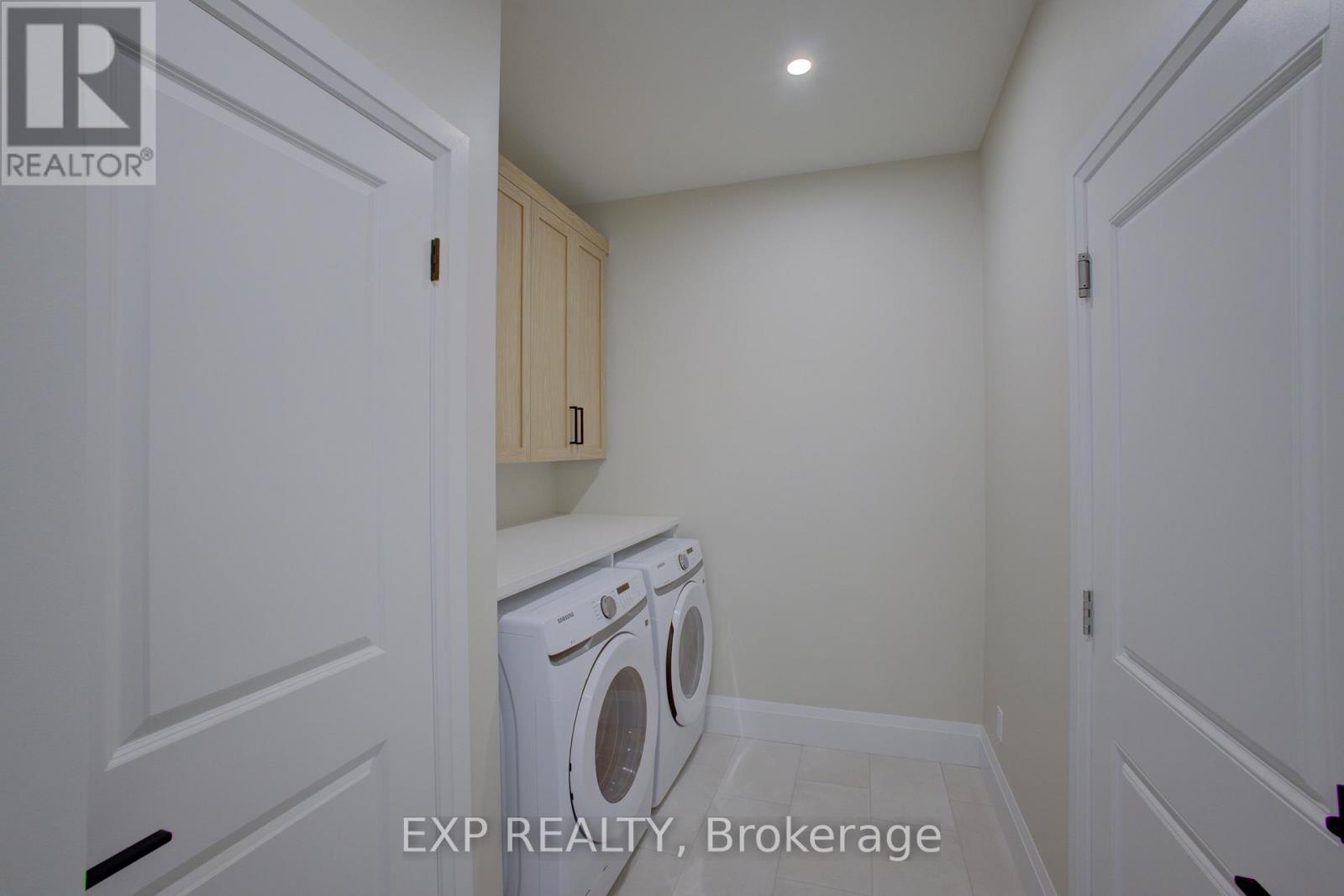 93 Bedell Drive, Mapleton, ON - Indoor Photo Showing Laundry Room