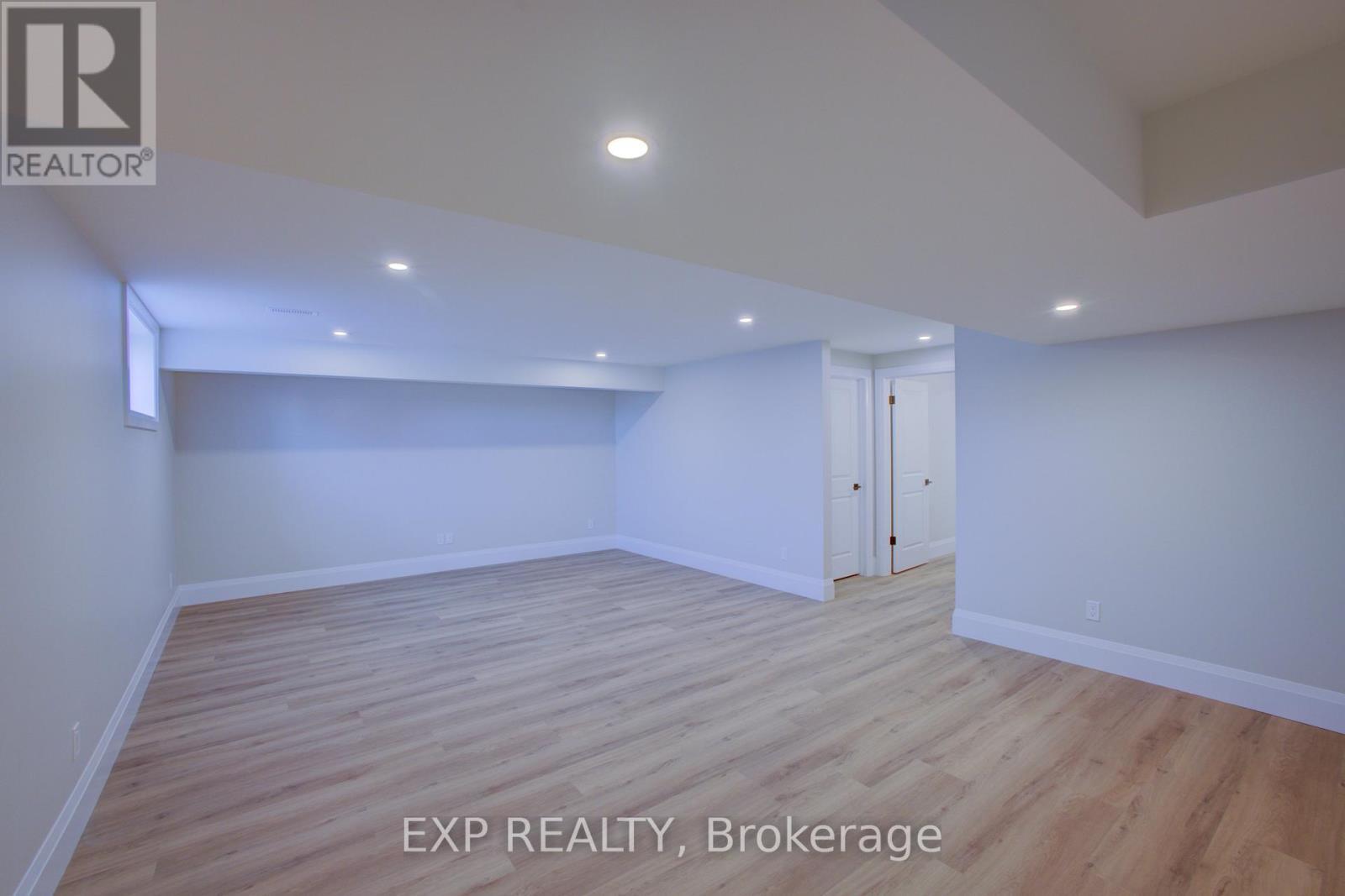 93 Bedell Drive, Mapleton, ON - Indoor Photo Showing Other Room