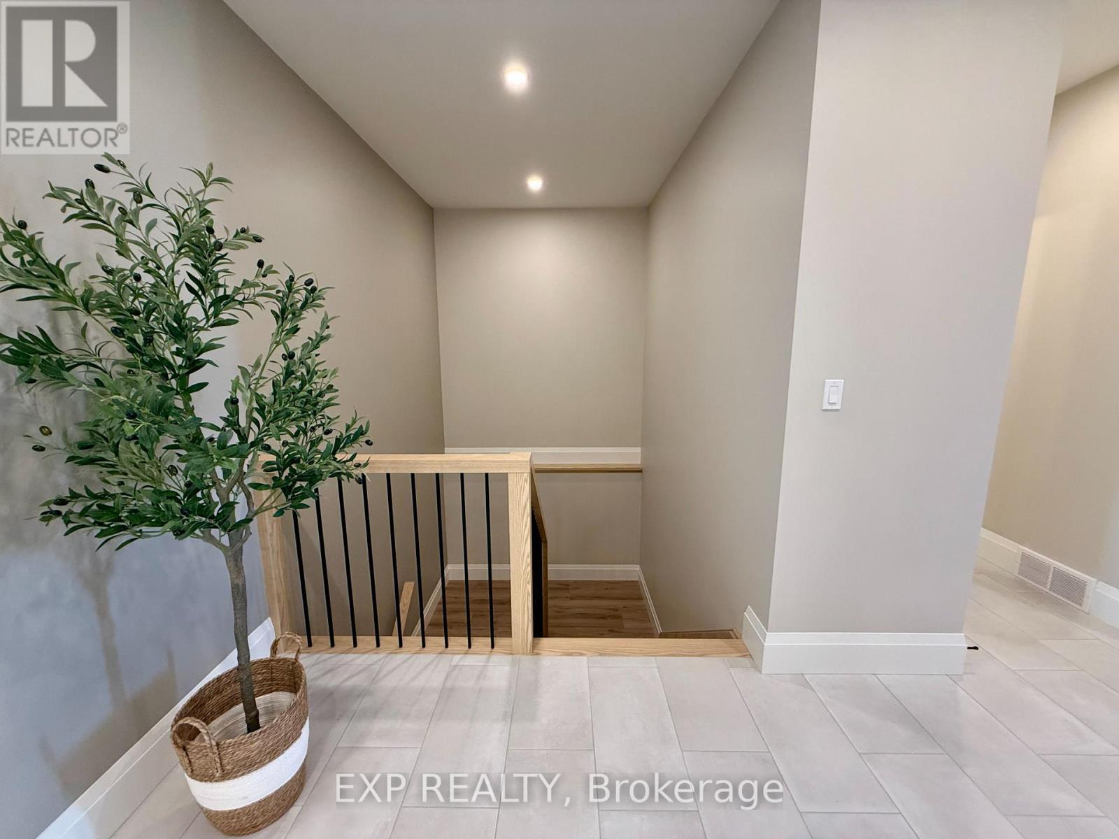 93 Bedell Drive, Mapleton, ON - Indoor Photo Showing Other Room