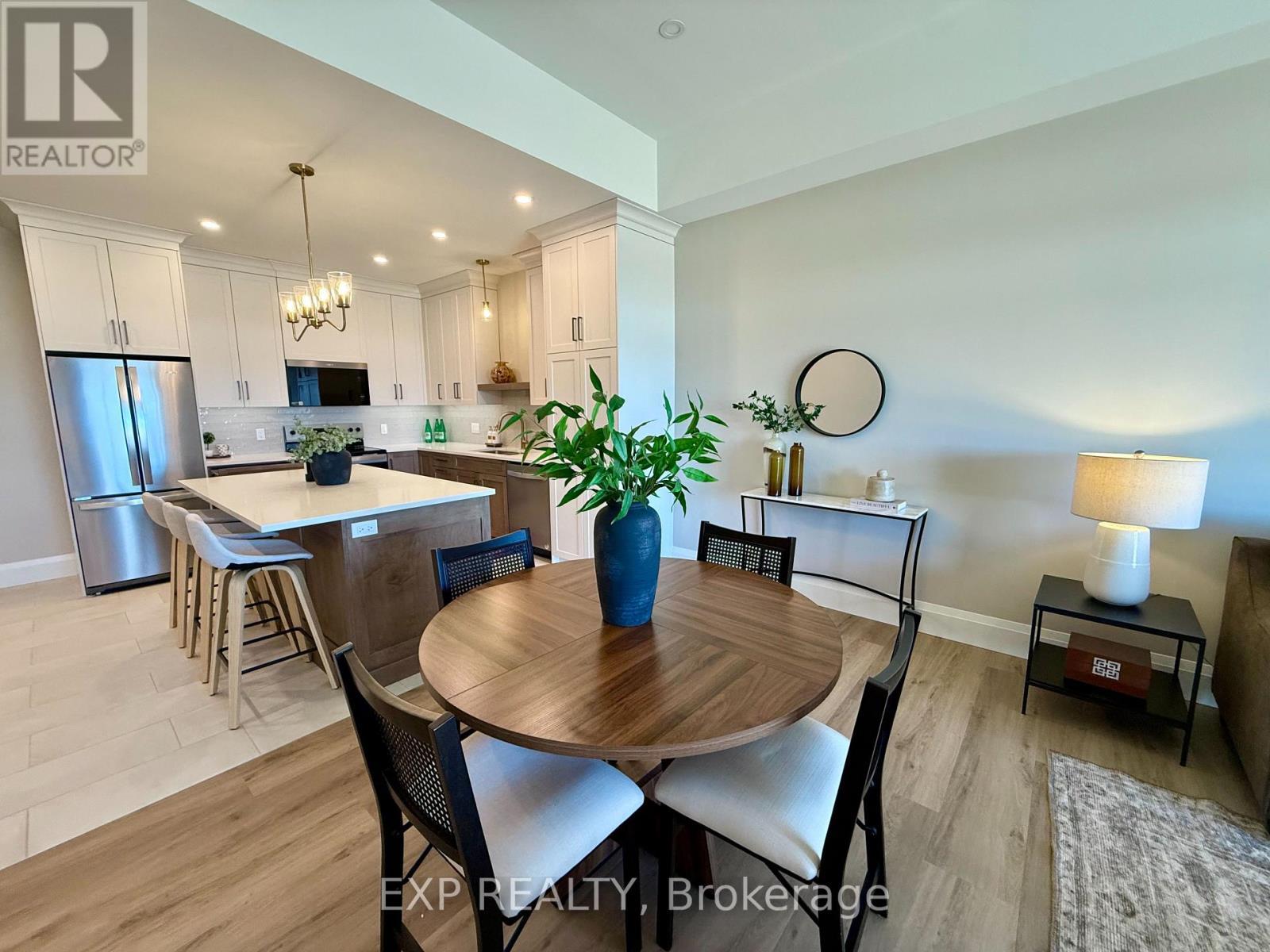 93 Bedell Drive, Mapleton, ON - Indoor Photo Showing Dining Room