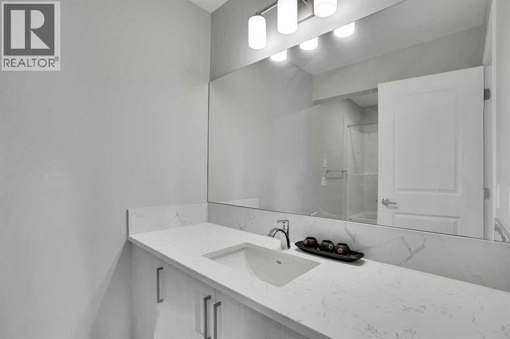 210 Lucas Close Nw, Calgary, AB - Indoor Photo Showing Bathroom