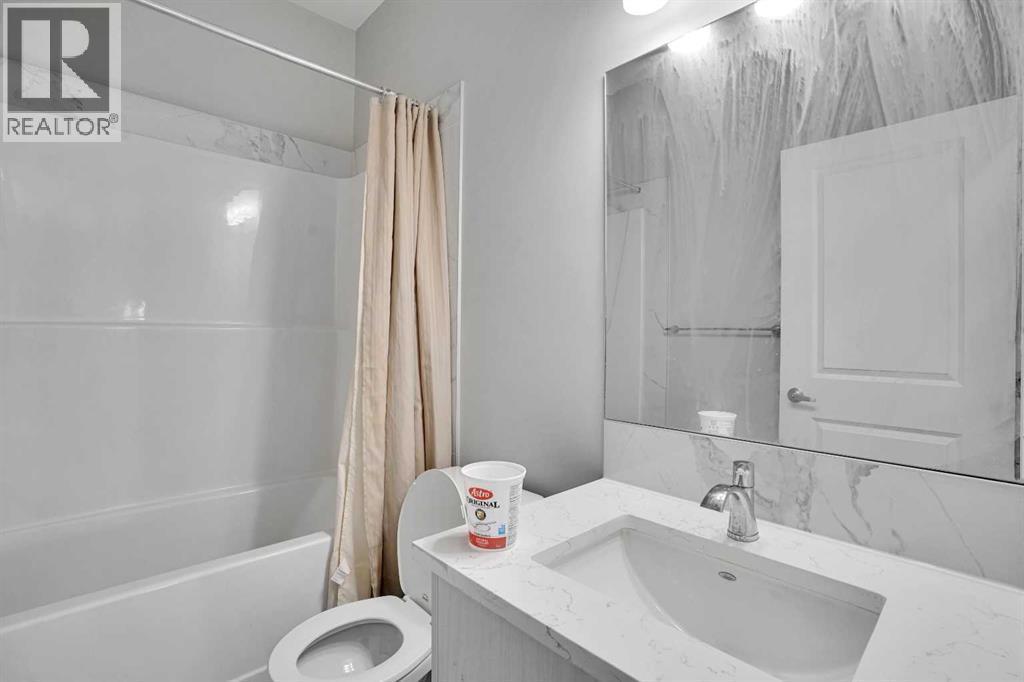 210 Lucas Close Nw, Calgary, AB - Indoor Photo Showing Bathroom