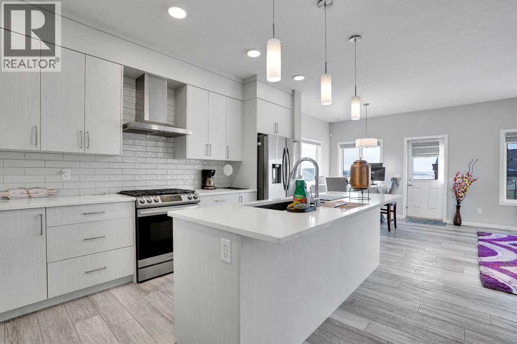 210 Lucas Close Nw, Calgary, AB - Indoor Photo Showing Kitchen With Upgraded Kitchen