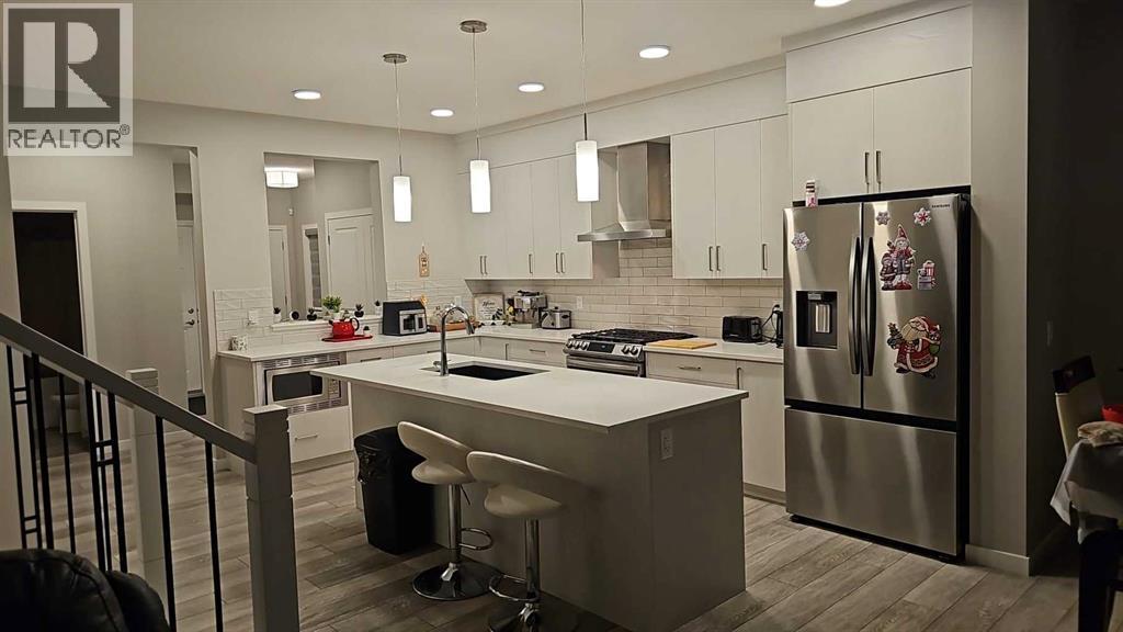 210 Lucas Close Nw, Calgary, AB - Indoor Photo Showing Kitchen With Upgraded Kitchen