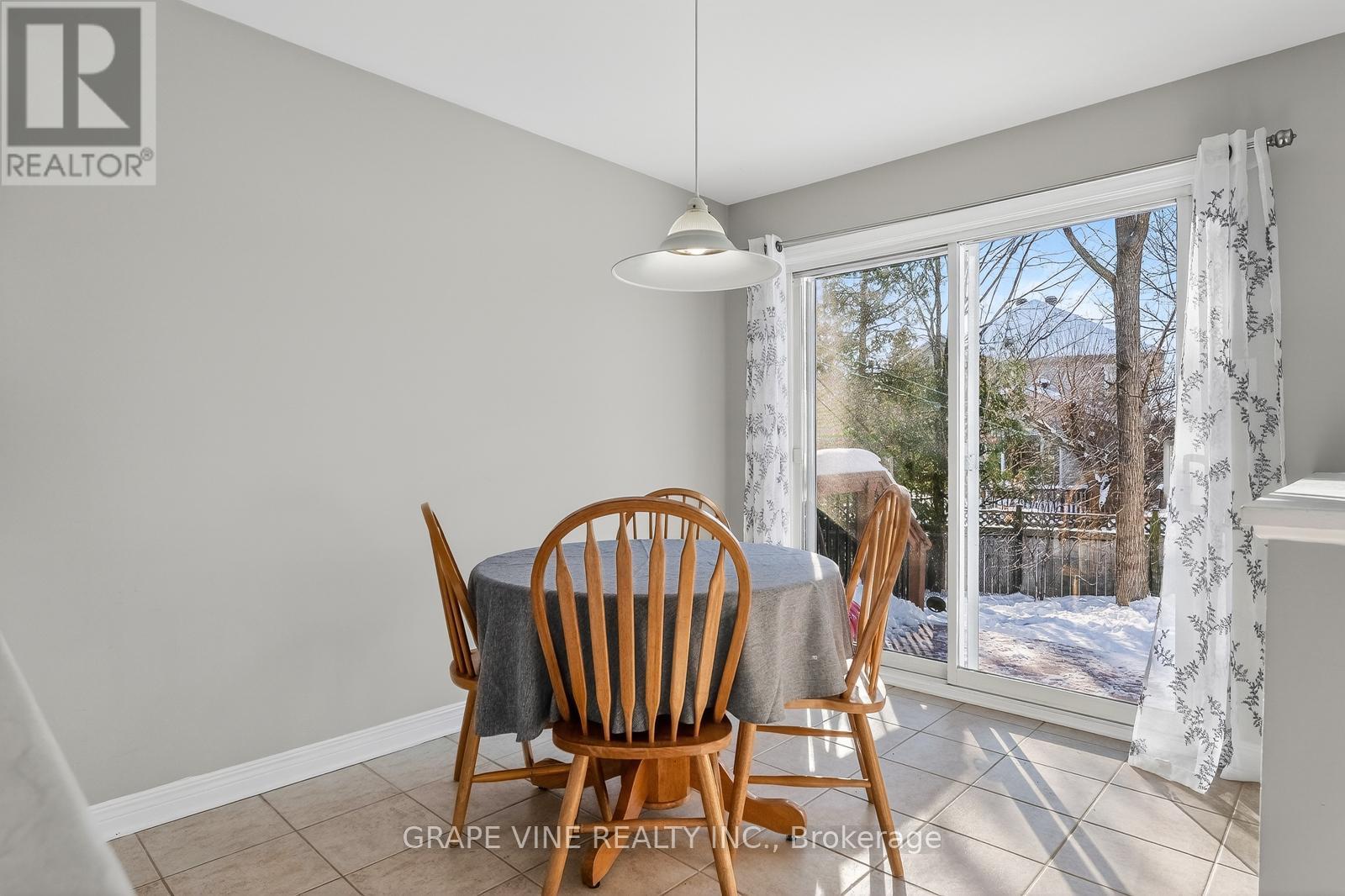 130 Springcreek Crescent, Ottawa, ON - Indoor Photo Showing Dining Room