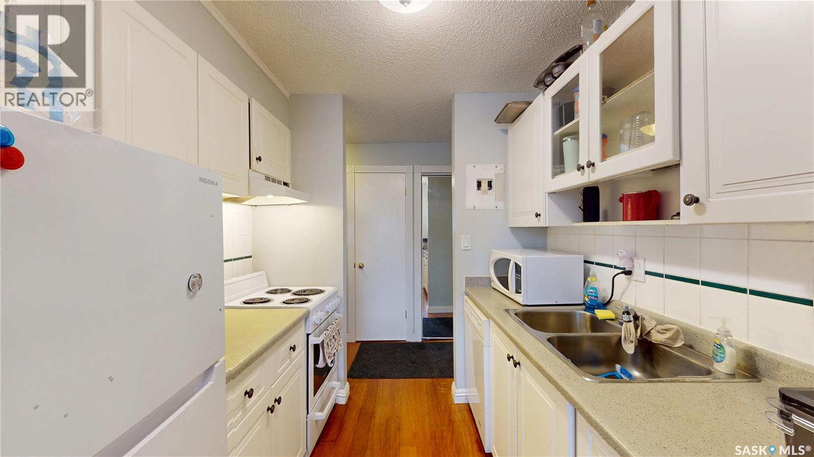 27 111 St Lawrence Crescent, Saskatoon, SK - Indoor Photo Showing Kitchen