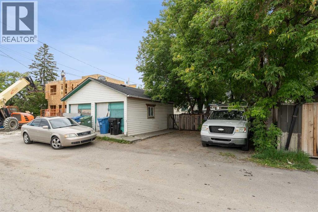 630 15 Avenue Ne, Calgary, AB - Outdoor