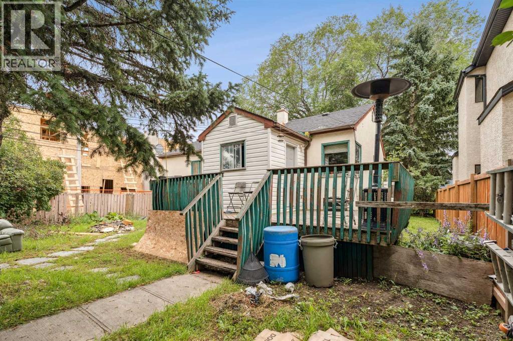 630 15 Avenue Ne, Calgary, AB - Outdoor