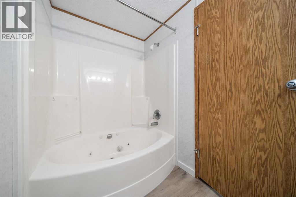 103 1 Avenue E, Bow Island, AB