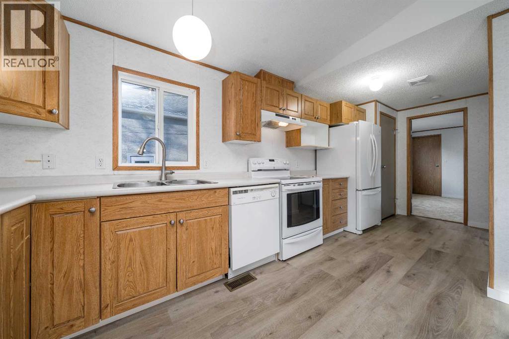 103 1 Avenue E, Bow Island, AB