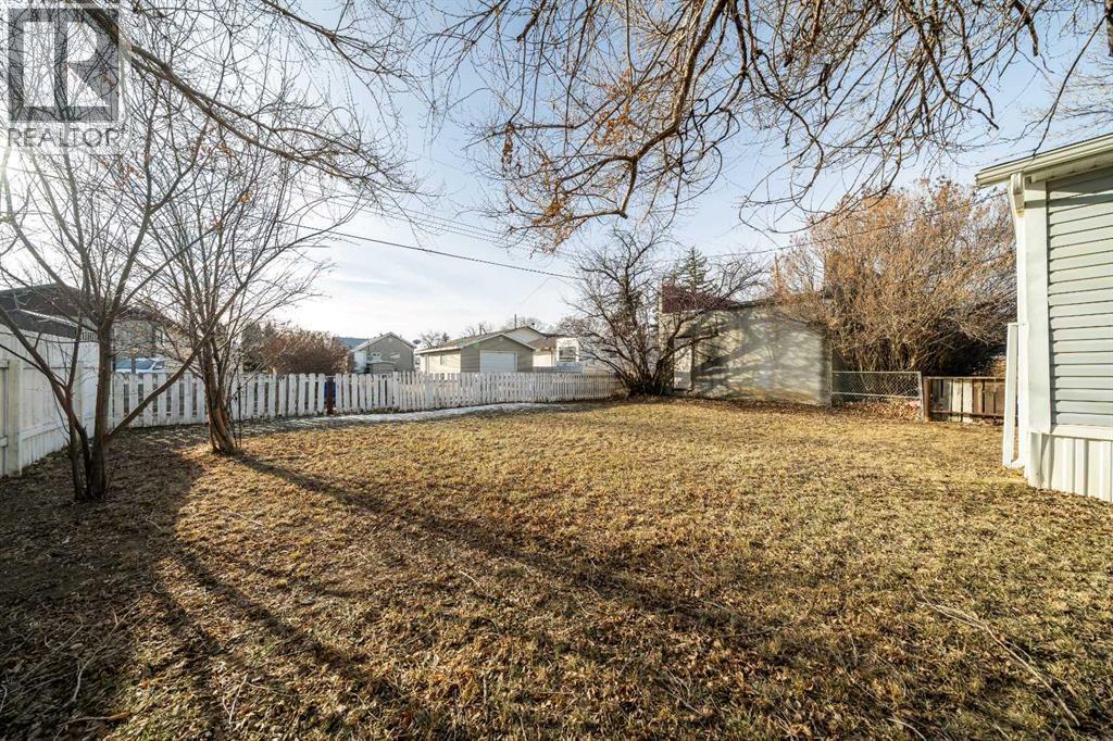 103 1 Avenue E, Bow Island, AB