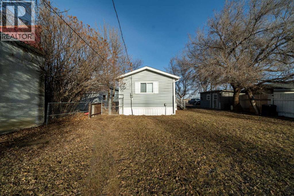 103 1 Avenue E, Bow Island, AB