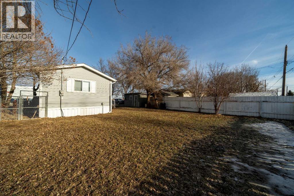 103 1 Avenue E, Bow Island, AB