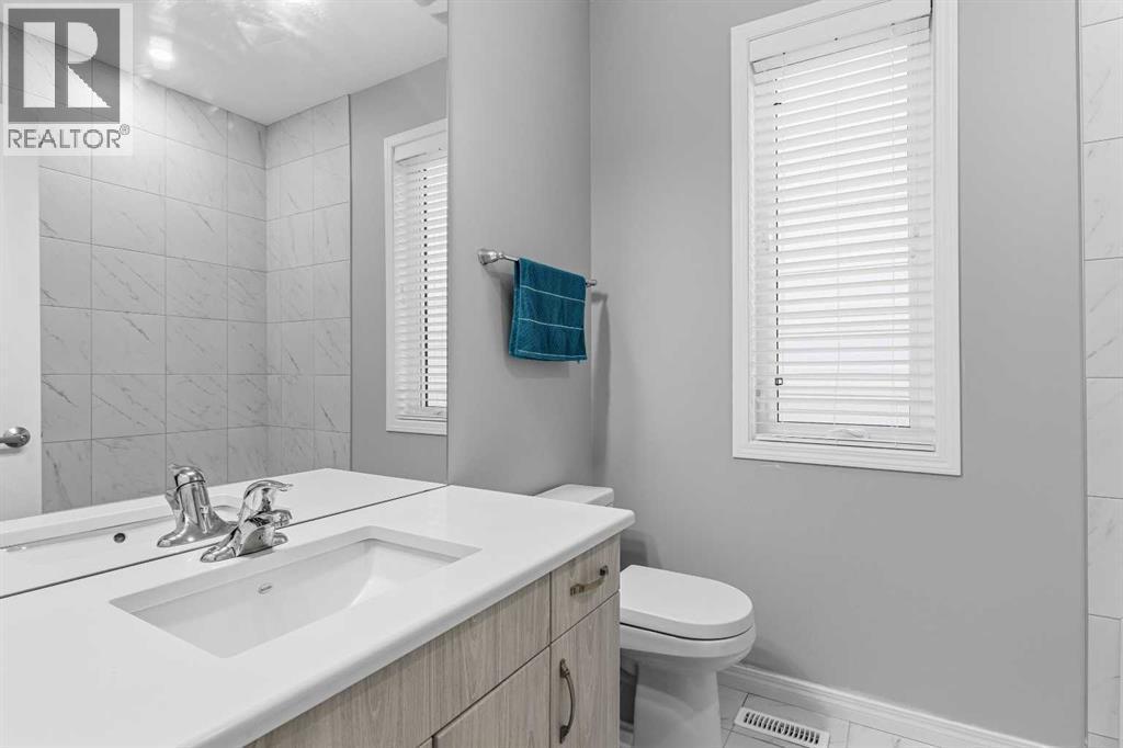 237 Windrow Crescent Sw, Airdrie, AB - Indoor Photo Showing Bathroom